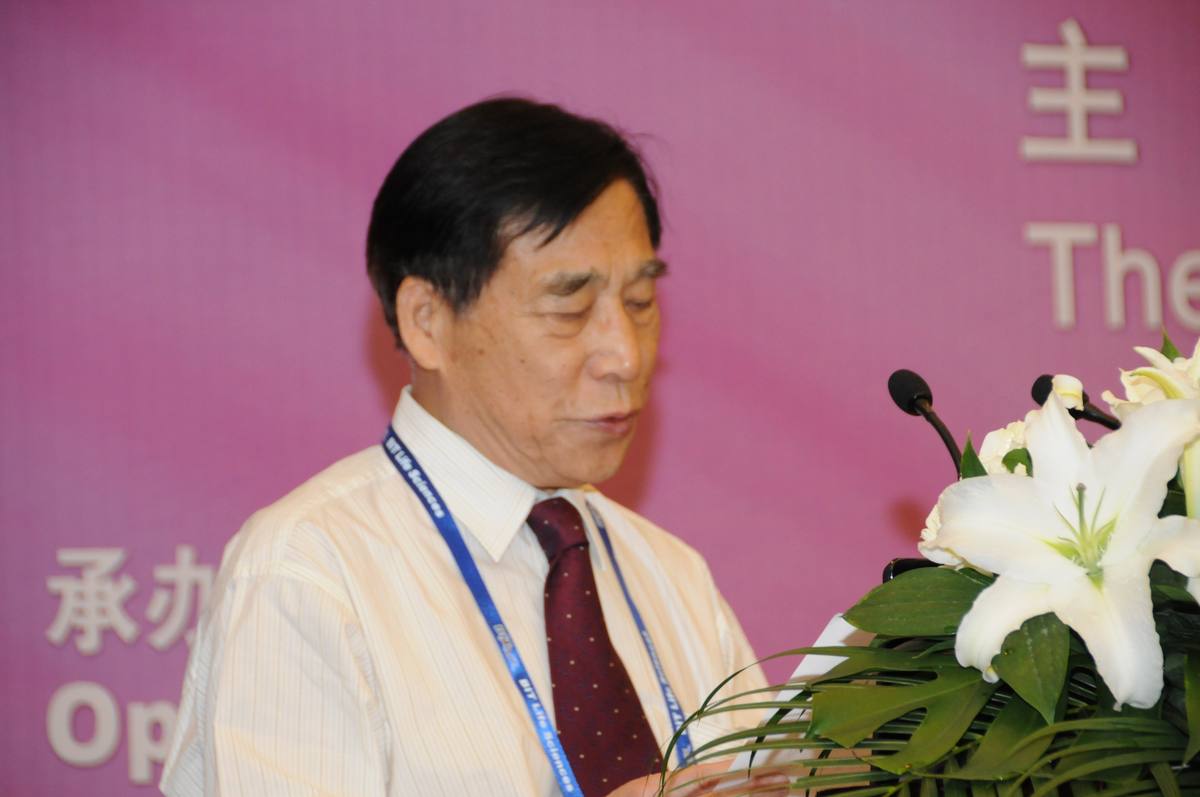 VIP 致辞 · 嘉宾低头看稿